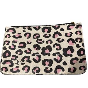 LV fashion vegan leather Pink and Black Leopard Print Wristlet pen mark but cute